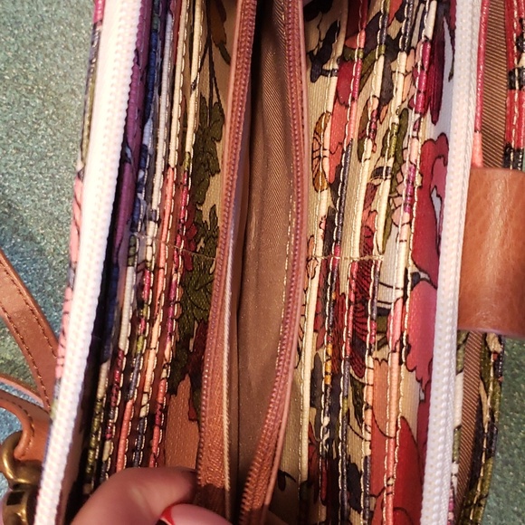 Sakroots EUC 4.5x8 crossbody floral - Picture 5 of 5